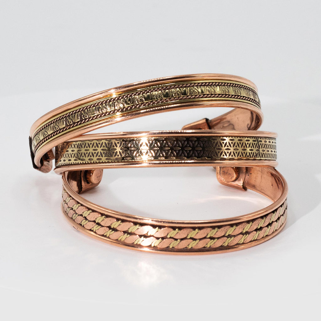 Pulseras con diseño de bandas de cobre e imanes